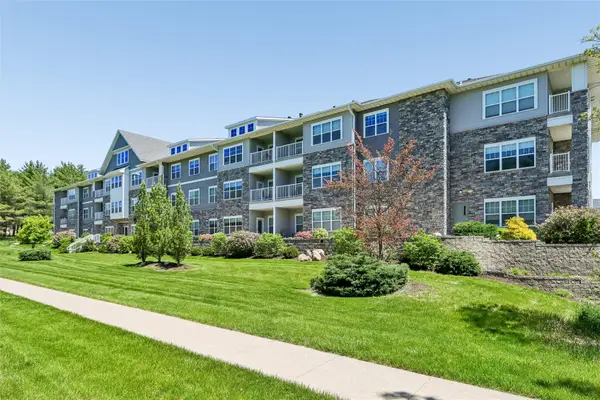 260 N Scott Blvd #212, Iowa City, IA 52245