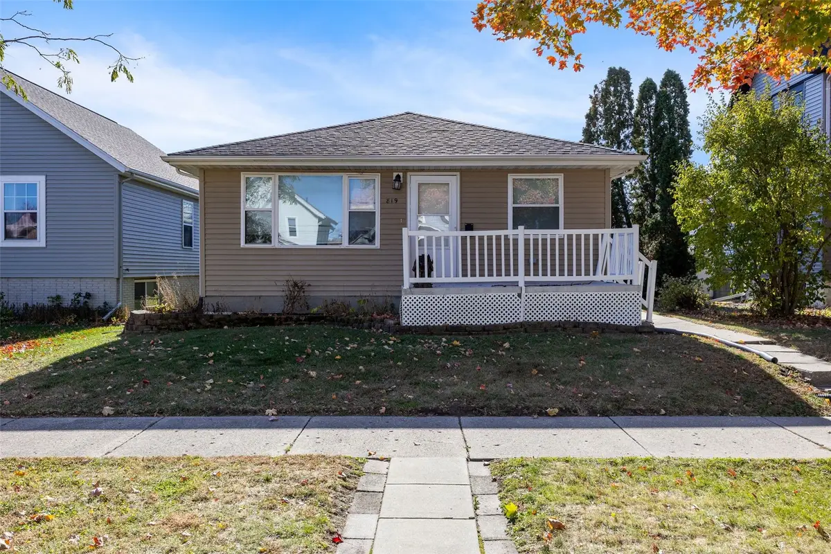 819 G Ave Nw, Cedar Rapids, IA 52405 - #1