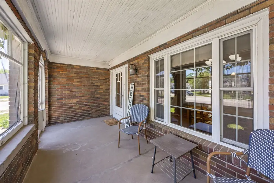 112 Bowling Street Sw, Cedar Rapids, IA 52404 - #3