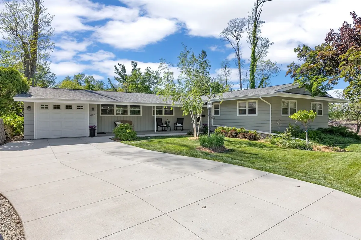 425 Red Fox Road Se, Cedar Rapids, IA 52403 - #1