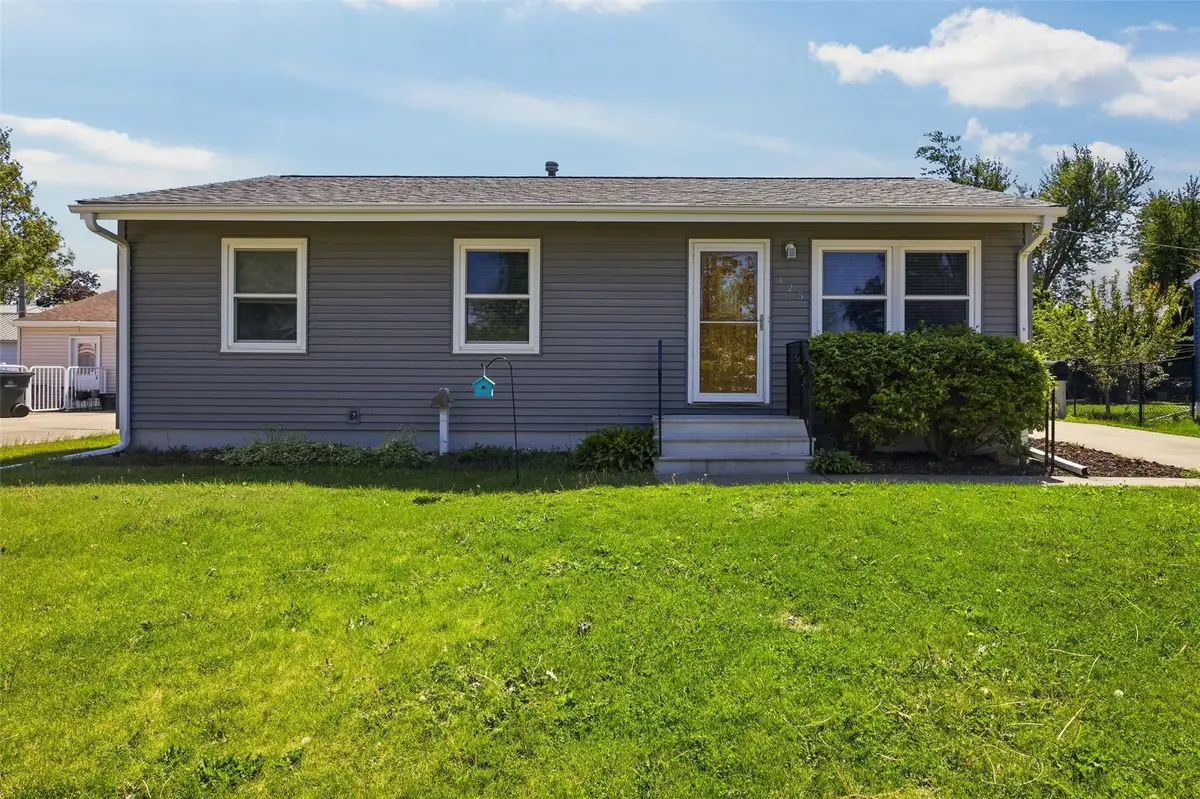 425 Elder Lane Nw, Cedar Rapids, IA 52405 - #1