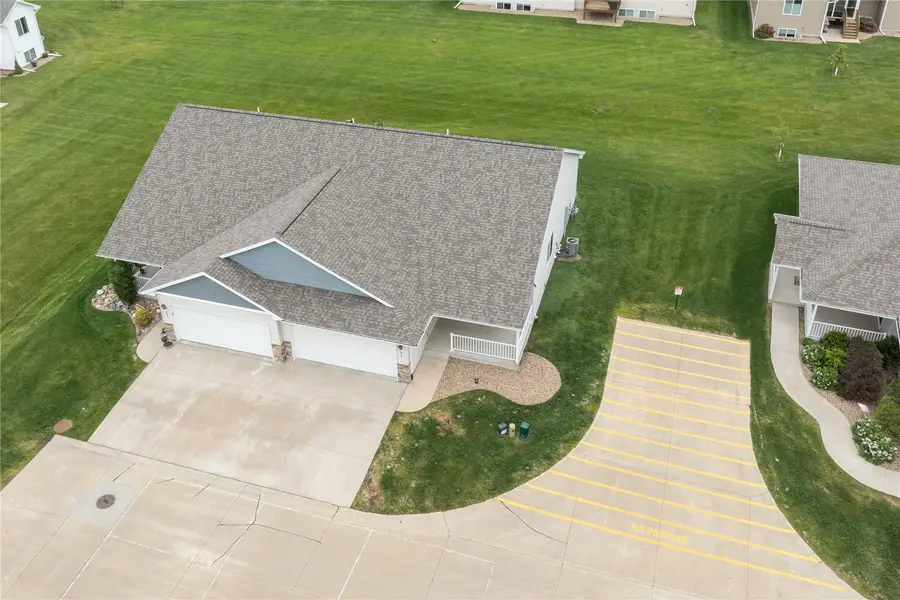 834 Crescent View Drive Ne, Cedar Rapids, IA 52402 - #2