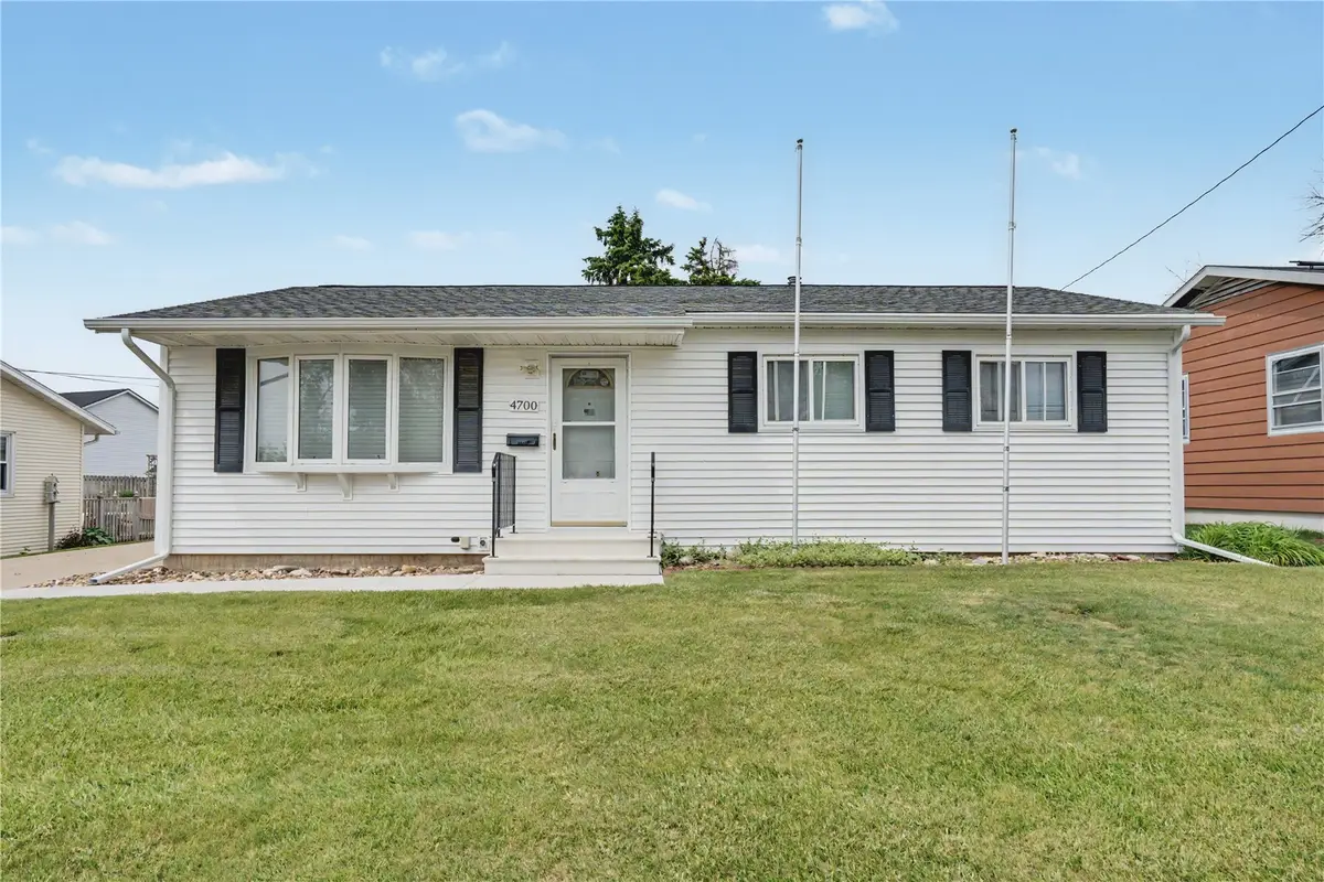 4700 Midway Drive Nw, Cedar Rapids, IA 52405 - #1