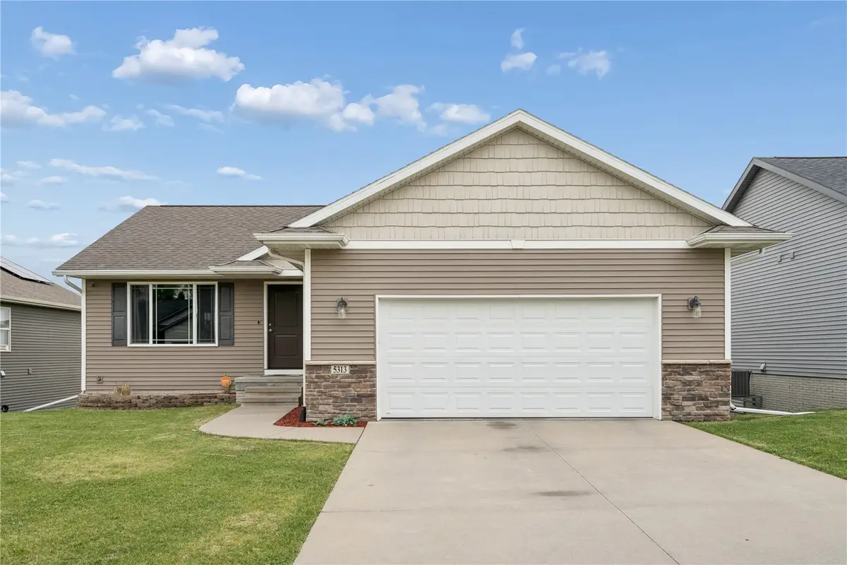 5313 Ruhd Street Sw, Cedar Rapids, IA 52404 - #1