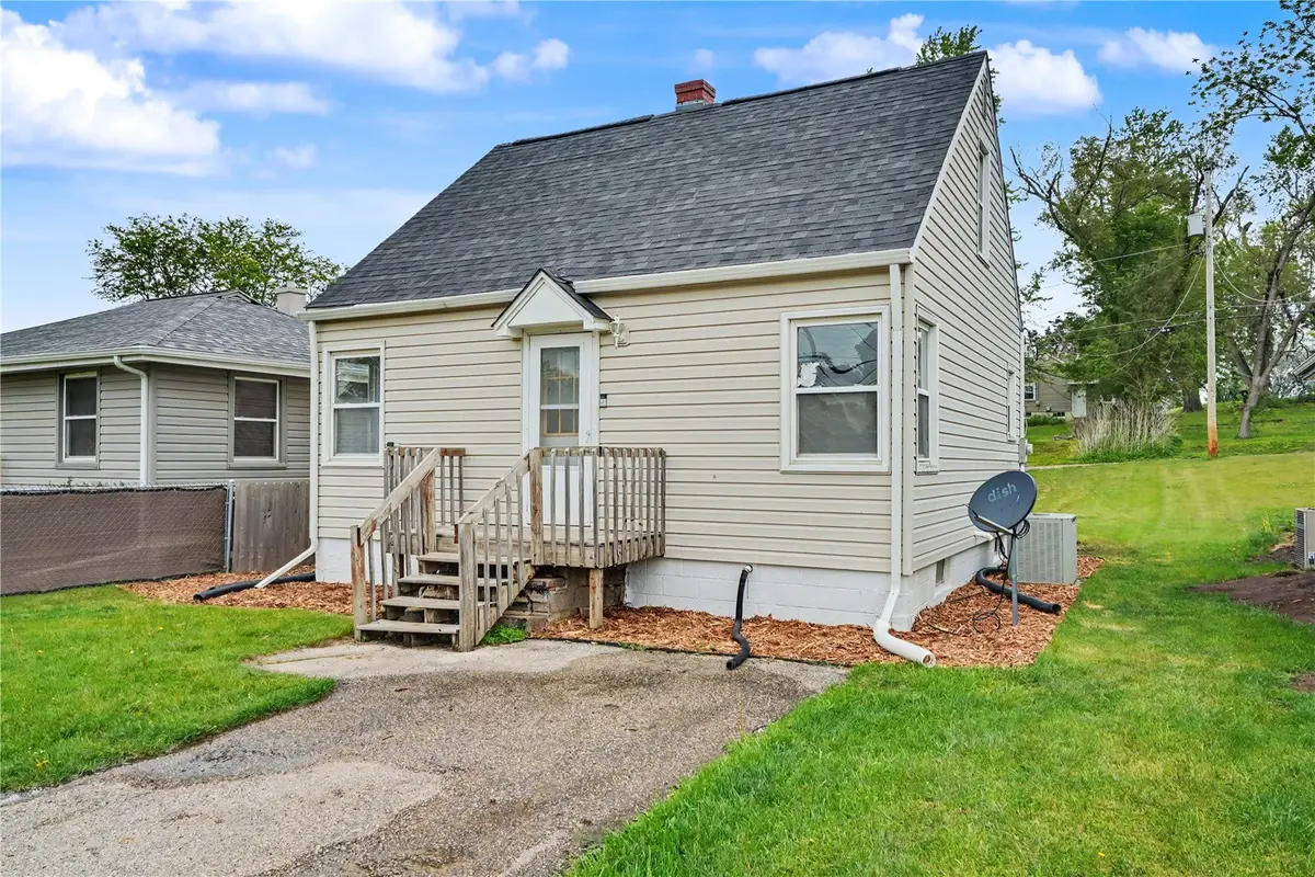 1216 22nd Avenue Sw, Cedar Rapids, IA 52404 - #1