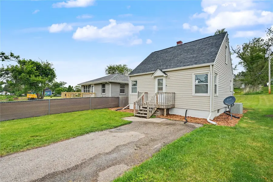 1216 22nd Avenue Sw, Cedar Rapids, IA 52404 - #2