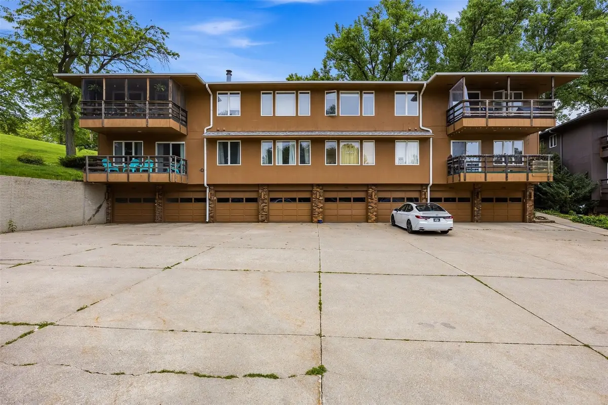1734 Pikes Peak Court Ne #E, Cedar Rapids, IA 52402 - #1