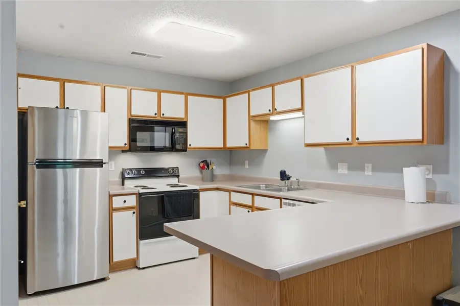120 Shannon Drive #10, North Liberty, IA 52317 - #3