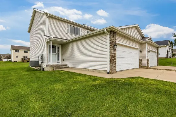 1557 Hunters Creek Way, Marion, IA 52302