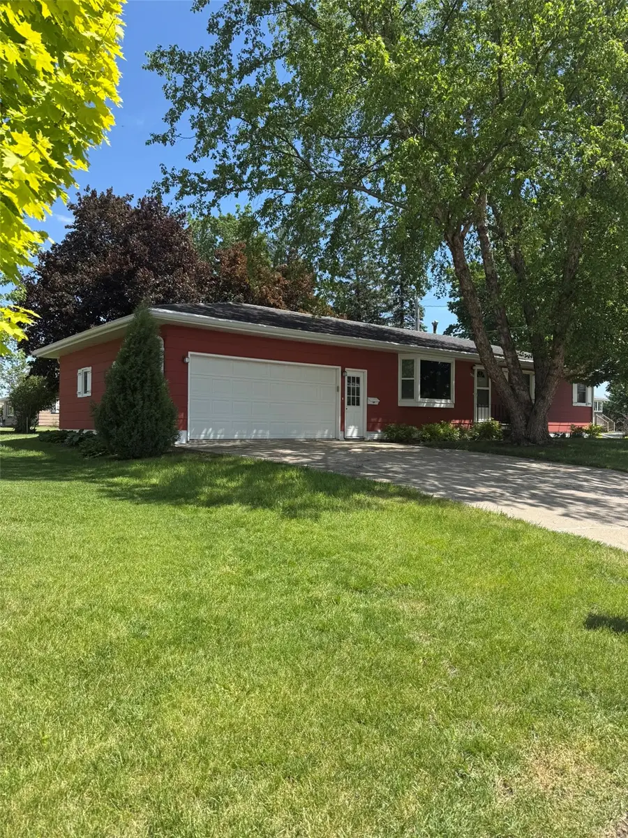 306 14th Avenue, Vinton, IA 52349 - #2