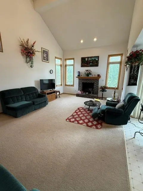 1000 White Ivy Place Ne, Cedar Rapids, IA 52402 - #3