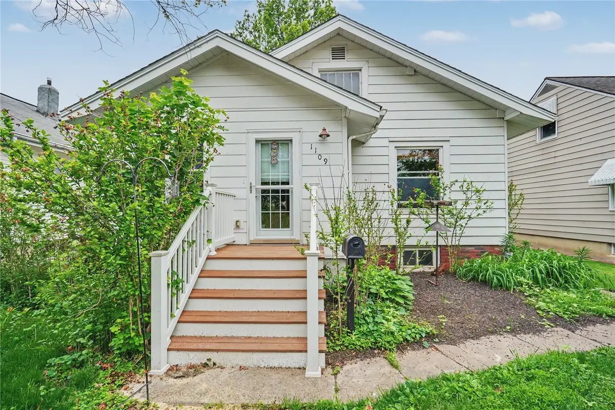 1109 J Ave Nw, Cedar Rapids, IA 52405 - #1
