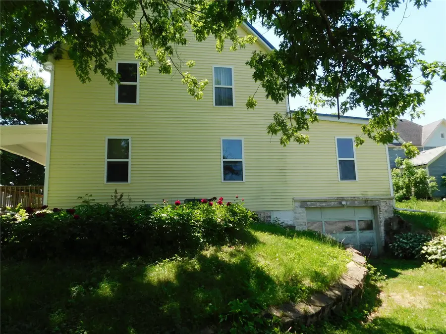 403 Walnut St, Tipton, IA 52772 - #3