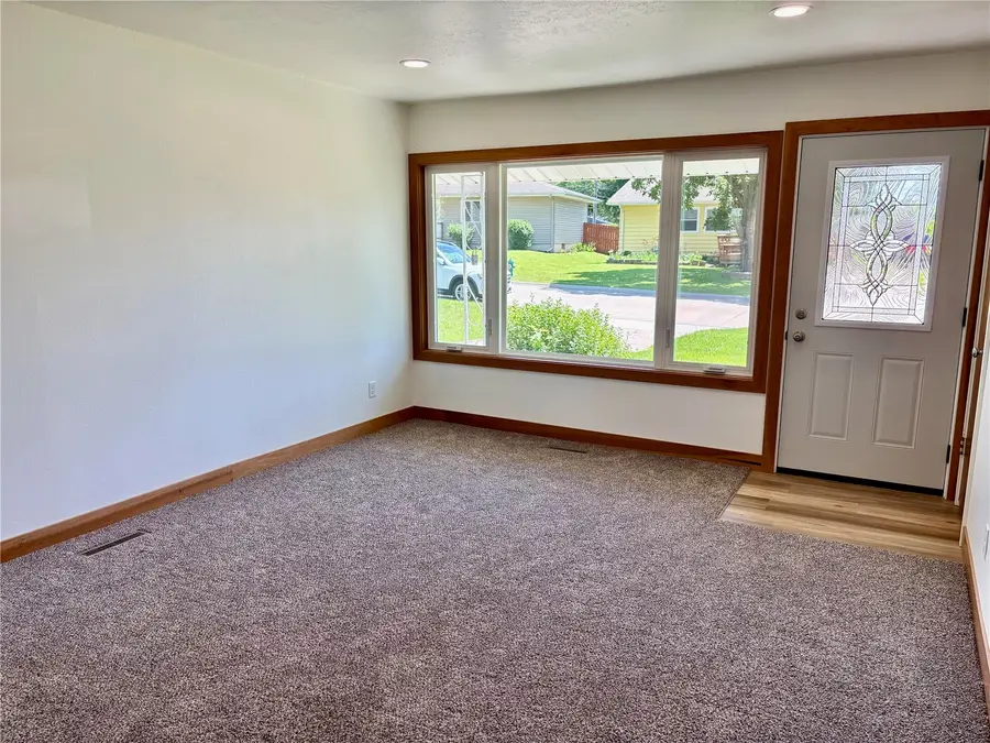 272 Peace Avenue Nw, Cedar Rapids, IA 52405 - #2