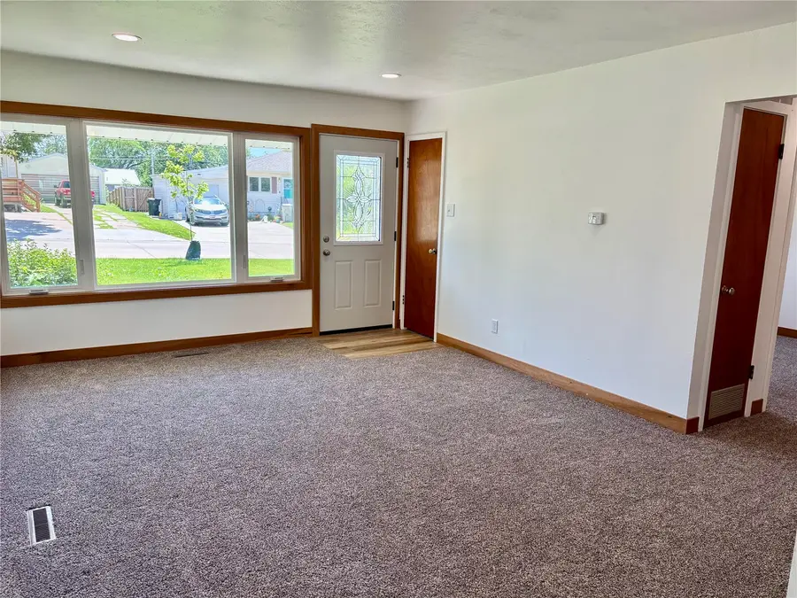 272 Peace Avenue Nw, Cedar Rapids, IA 52405 - #3