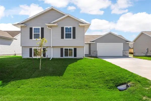 810 Indigo Drive, Palo, IA 52324