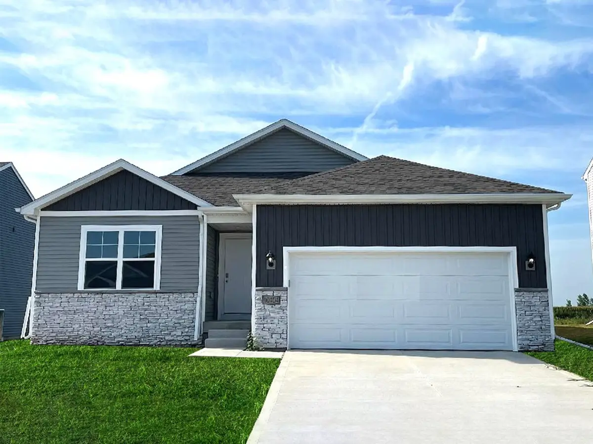 2755 Cecelia Drive, Hiawatha, IA 52233 - #1