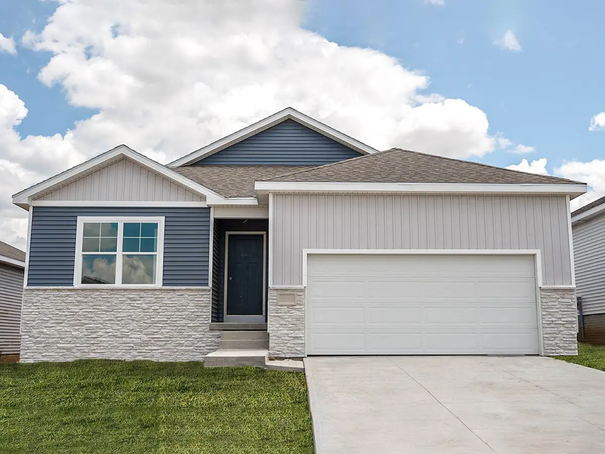 2876 Grassland Court, Hiawatha, IA 52233 - #1