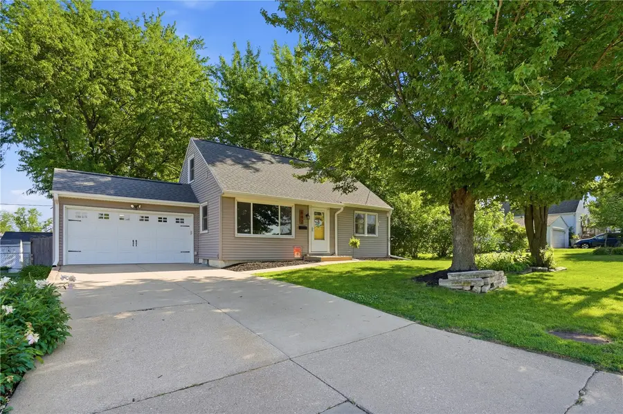 642 38th Street Ne, Cedar Rapids, IA 52402 - #2