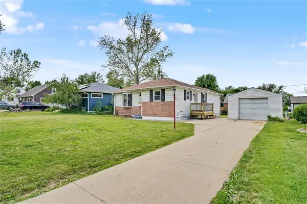 1430 8th St, Marion, IA 52302