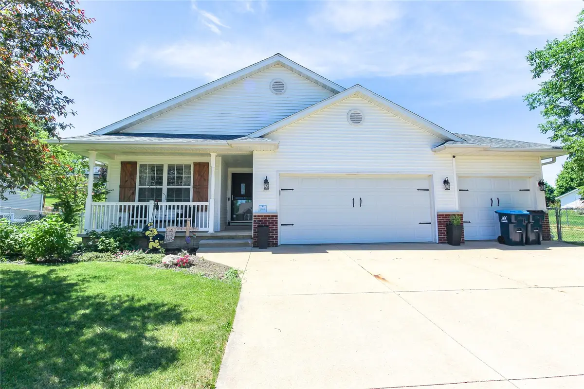221 Orchard Street Sw, Swisher, IA 52338 - #1