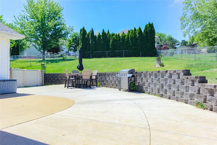 221 Orchard Street Sw, Swisher, IA 52338 - #2