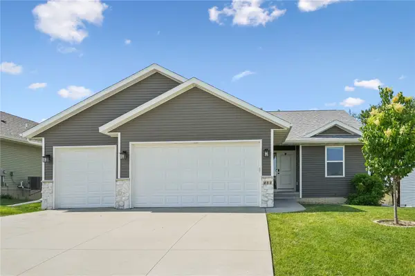 453 68th Avenue Sw, Cedar Rapids, IA 52404