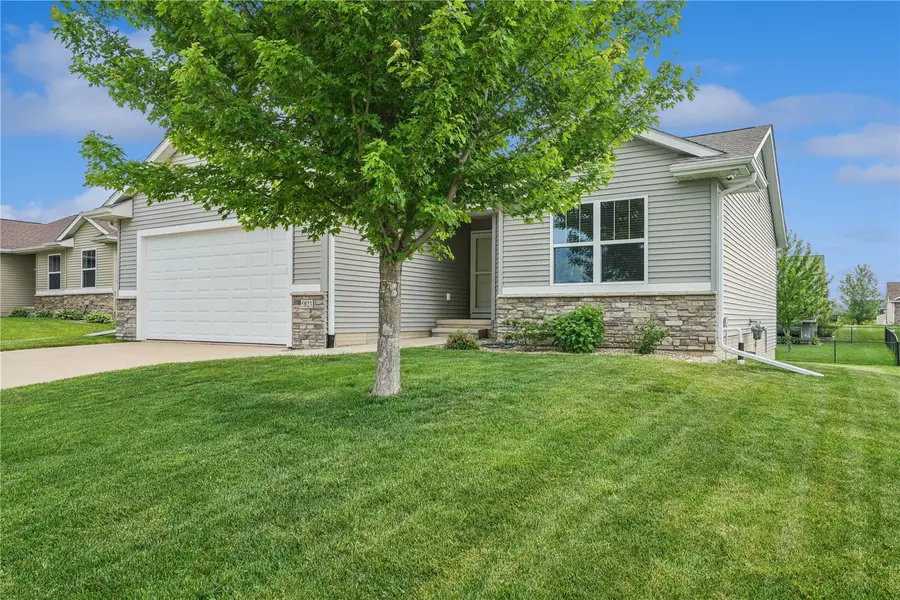 5823 Smithland Drive, Marion, IA 52302 - #2
