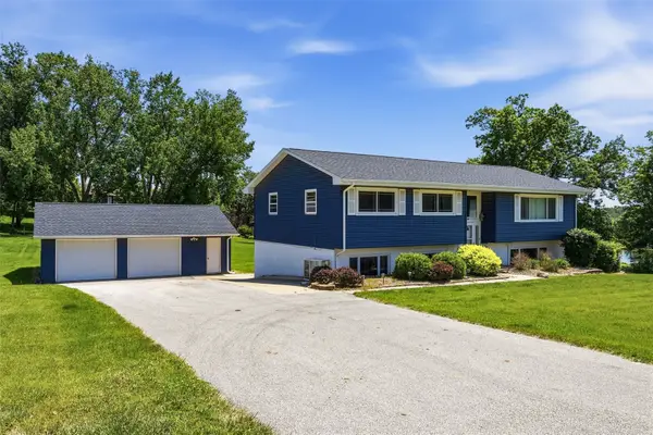 10004 Hawks Haven Road, Cedar Rapids, IA 52411
