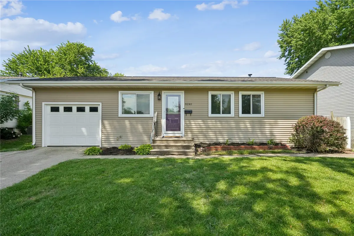 5240 Harbet Avenue Nw, Cedar Rapids, IA 52405 - #1