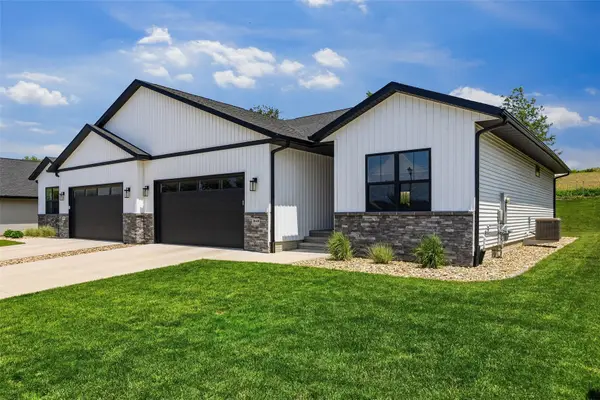 3040 Sunflower Street, Ely, IA 52227