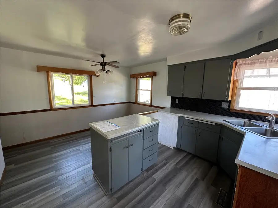 2815 Waveland Dr Nw, Cedar Rapids, IA 52405 - #3