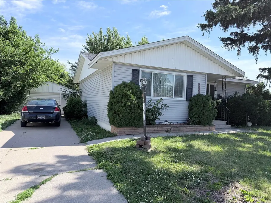 5200 Holly Avenue, Cedar Rapids, IA 52405 - #3
