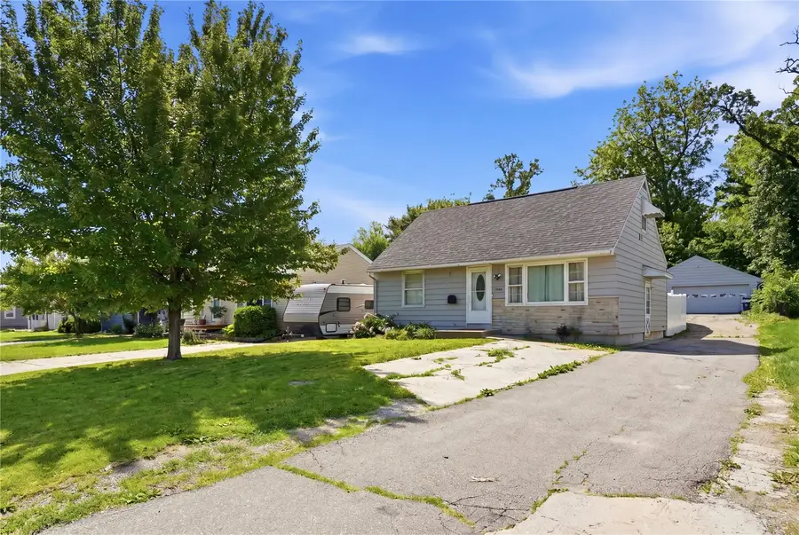 1529 E Avenue Nw, Cedar Rapids, IA 52405 - #2