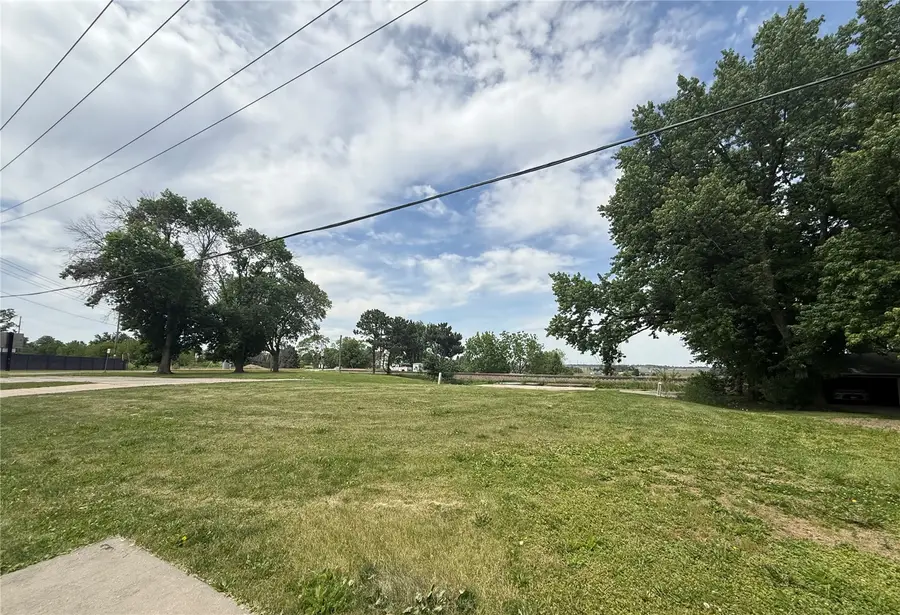 727 8th Street Nw, Mount Vernon, IA 52314 - #2
