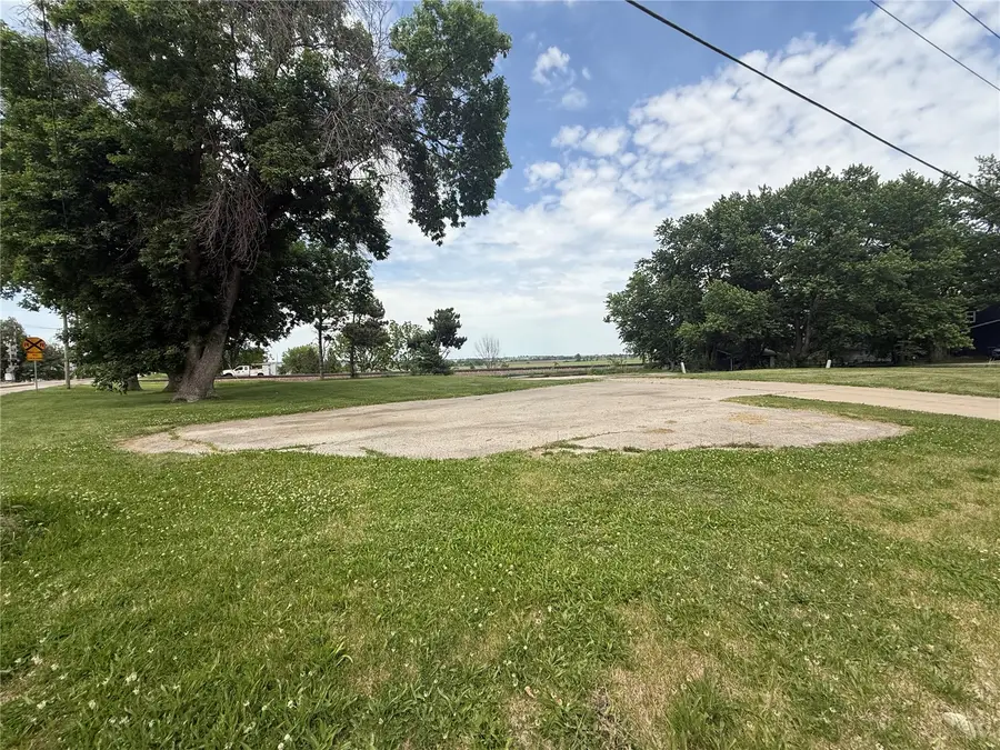 727 8th Street Nw, Mount Vernon, IA 52314 - #3