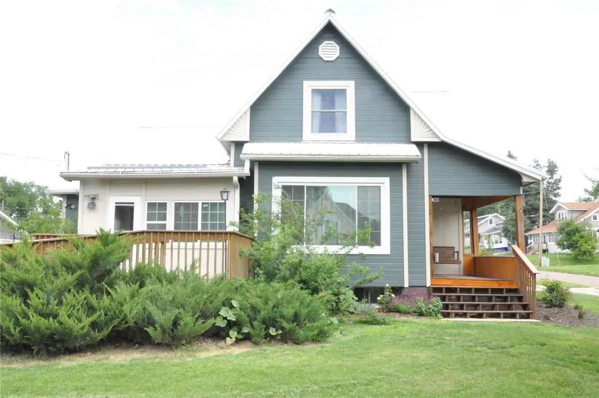 1402 11th Avenue, Belle Plaine, IA 52208 - #1