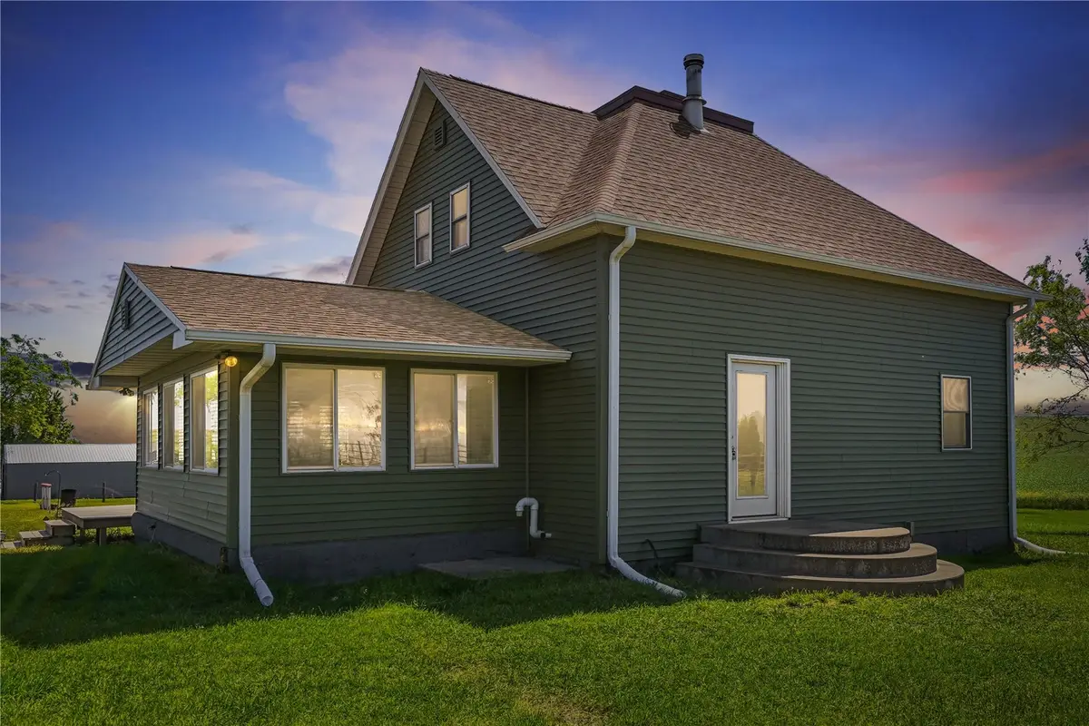 7188 28th Avenue, Newhall, IA 52315 - #1