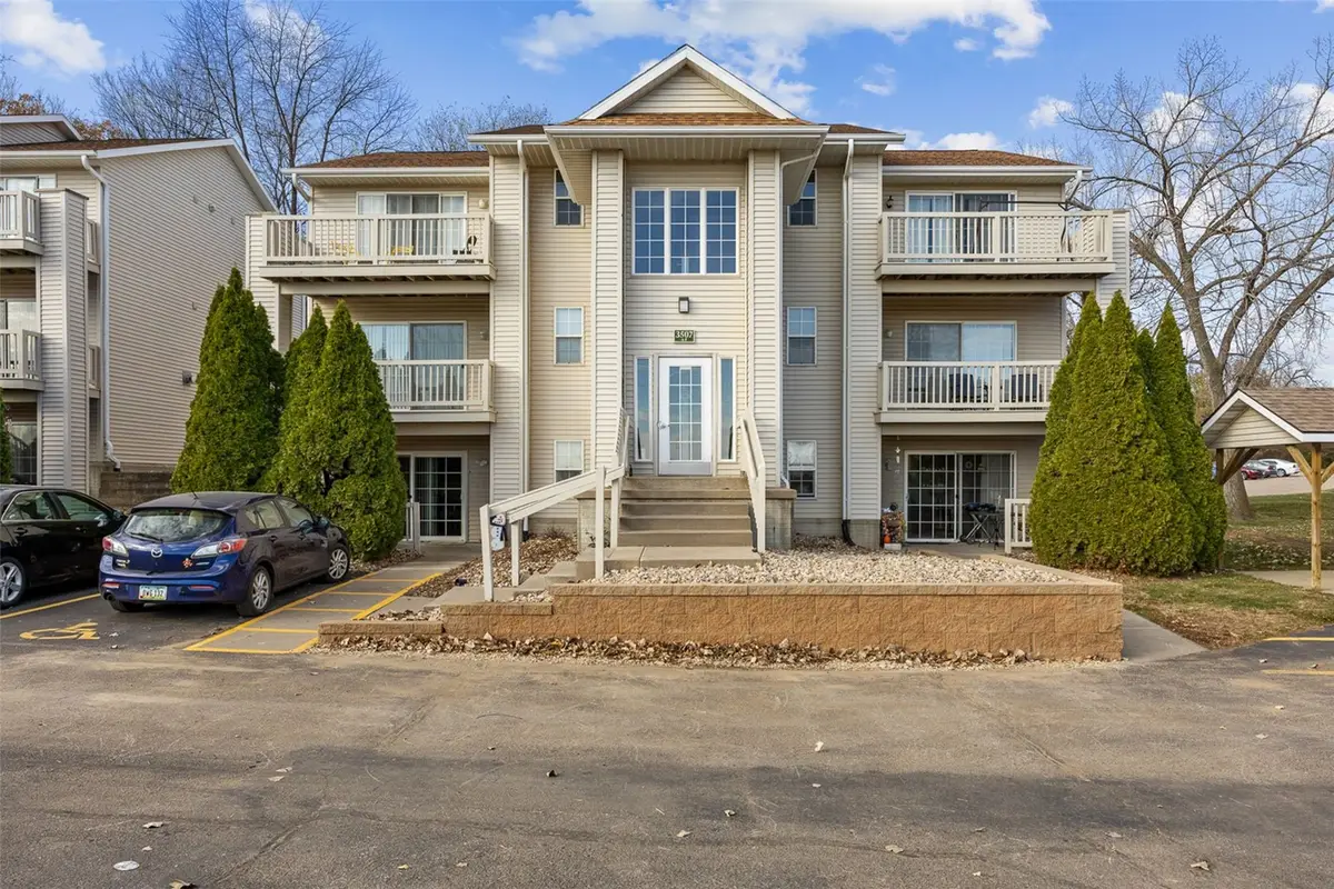 3507 E Avenue Nw #F, Cedar Rapids, IA 52405 - #1