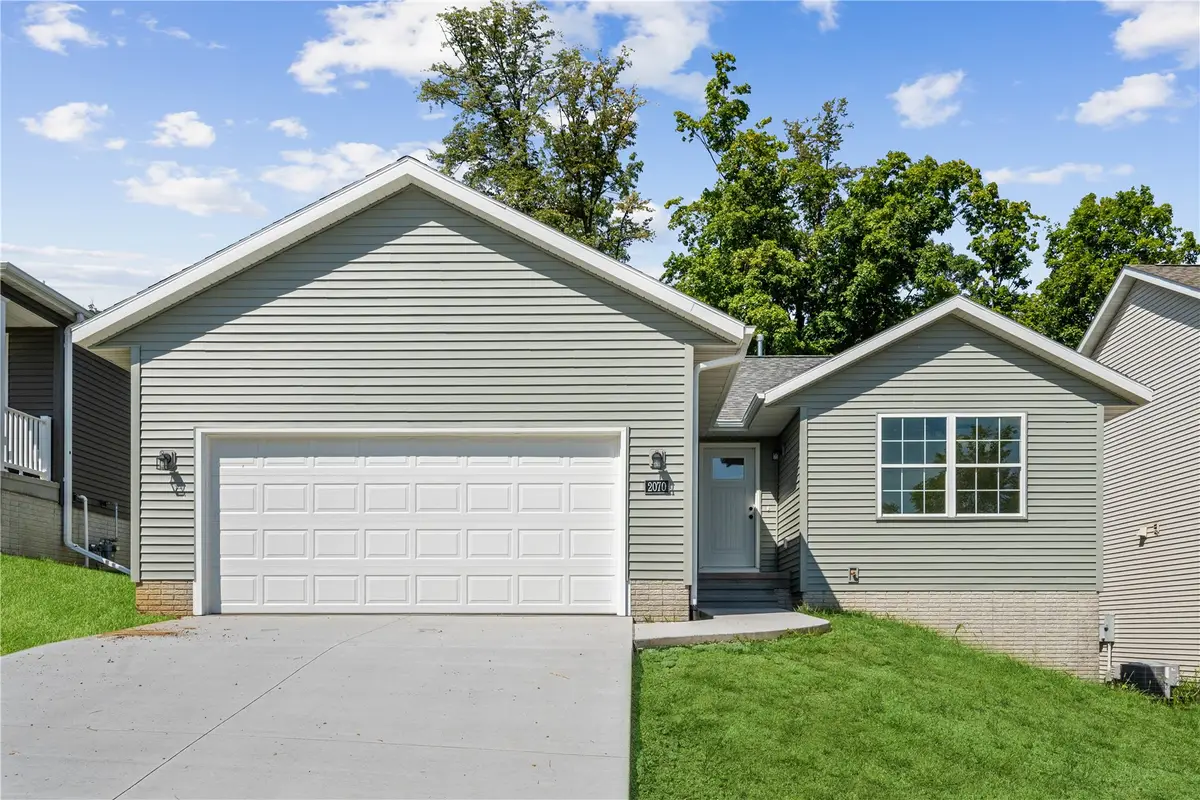 2026 Sugar Creek Drive Nw, Cedar Rapids, IA 52405 - #1