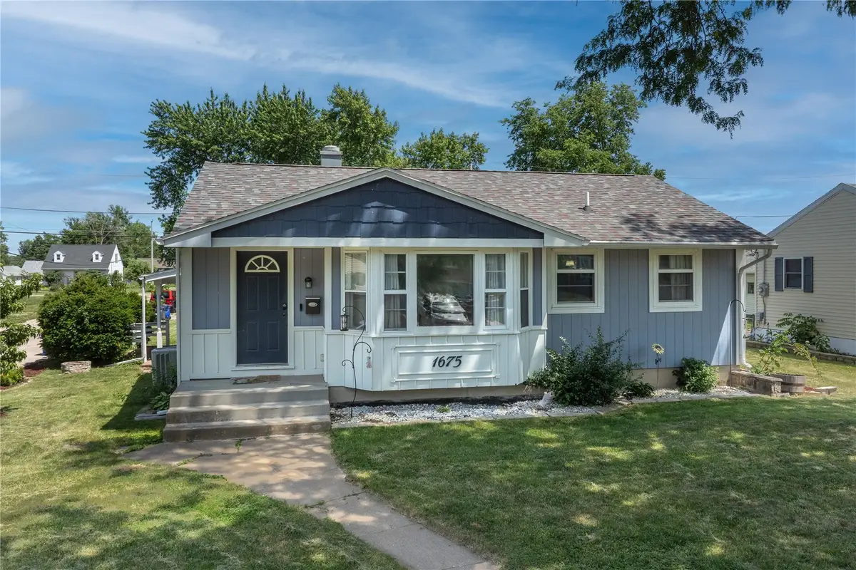 1675 9th Street Nw, Cedar Rapids, IA 52405 - #1