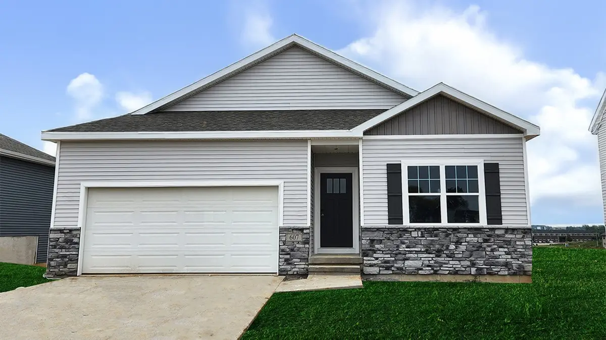 2762 Cecelia Drive, Hiawatha, IA 52233 - #1