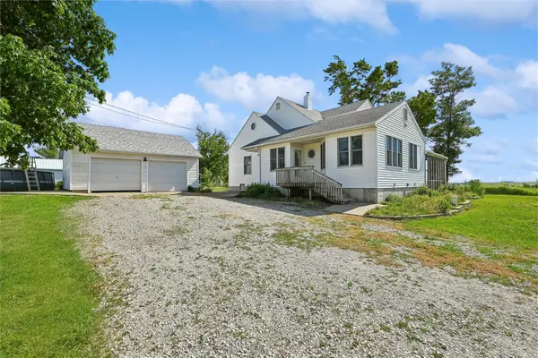 6719 25th Avenue, Van Horne, IA 52346