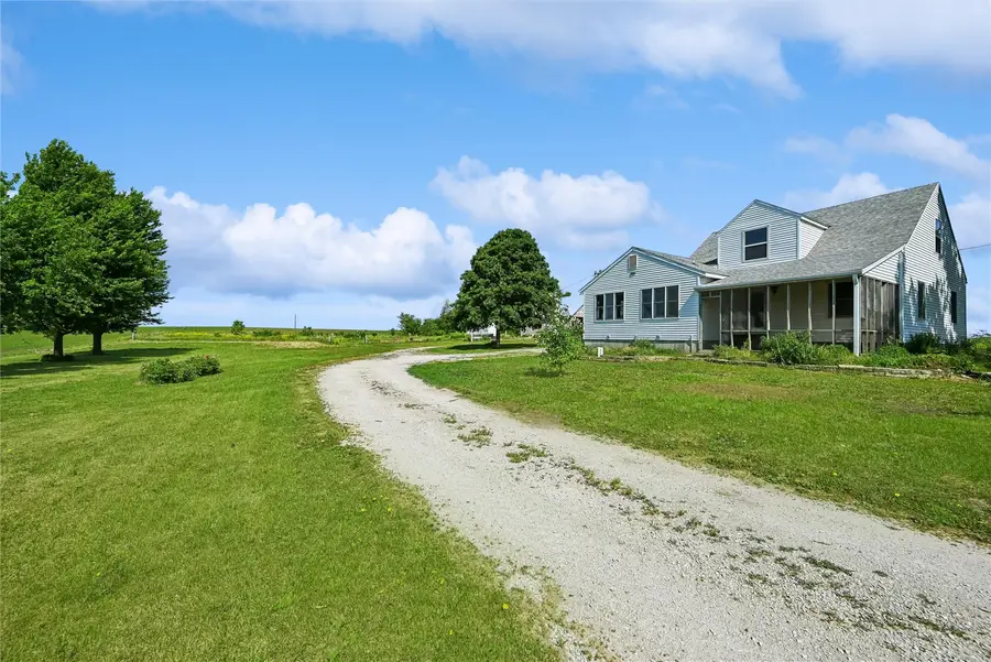 6719 25th Avenue, Van Horne, IA 52346 - #2