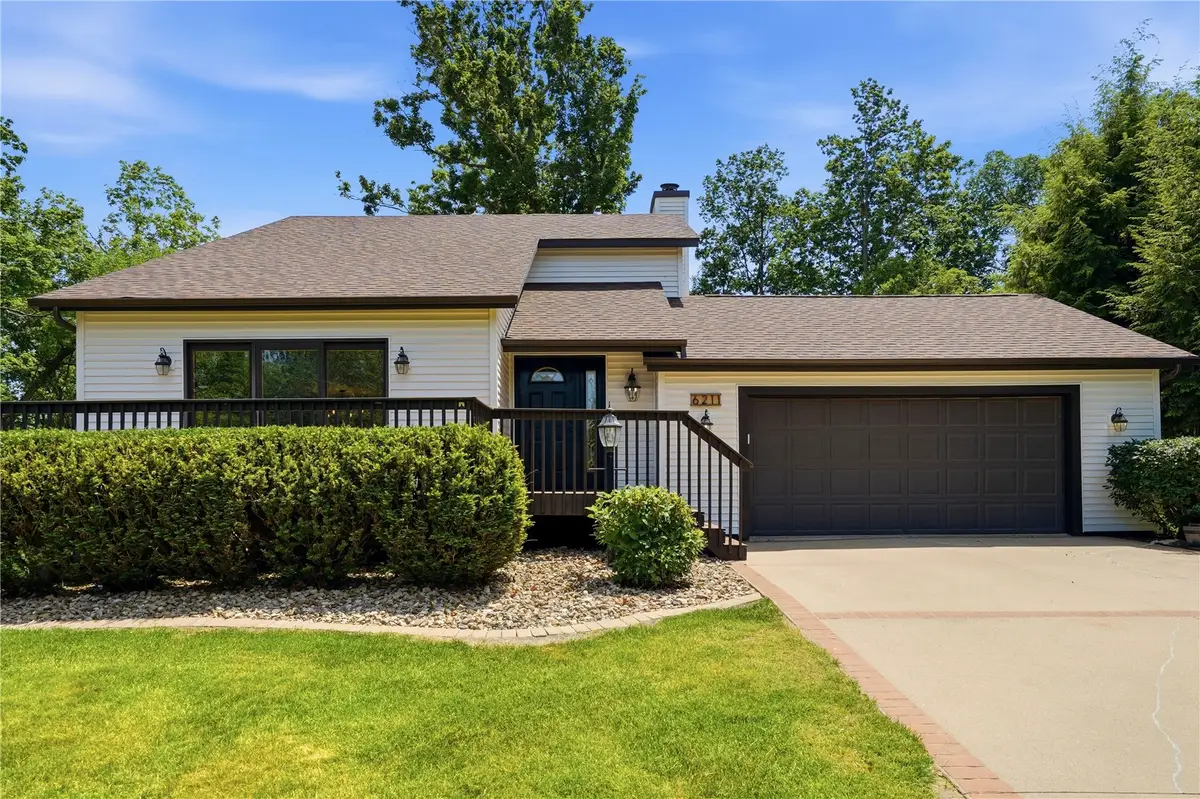6211 Arapahoe Drive Ne, Cedar Rapids, IA 52411 - #1