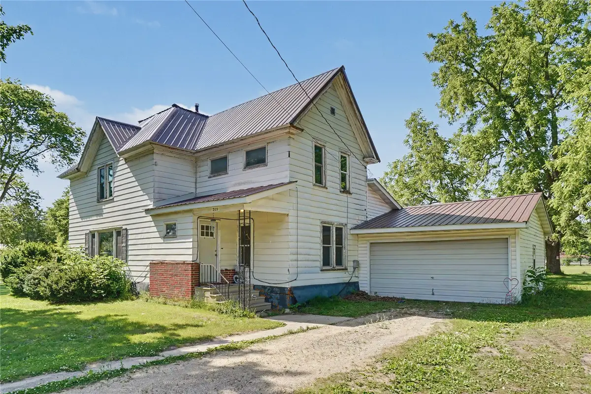 209 Hayes Street W, Hazleton, IA 50641 - #1