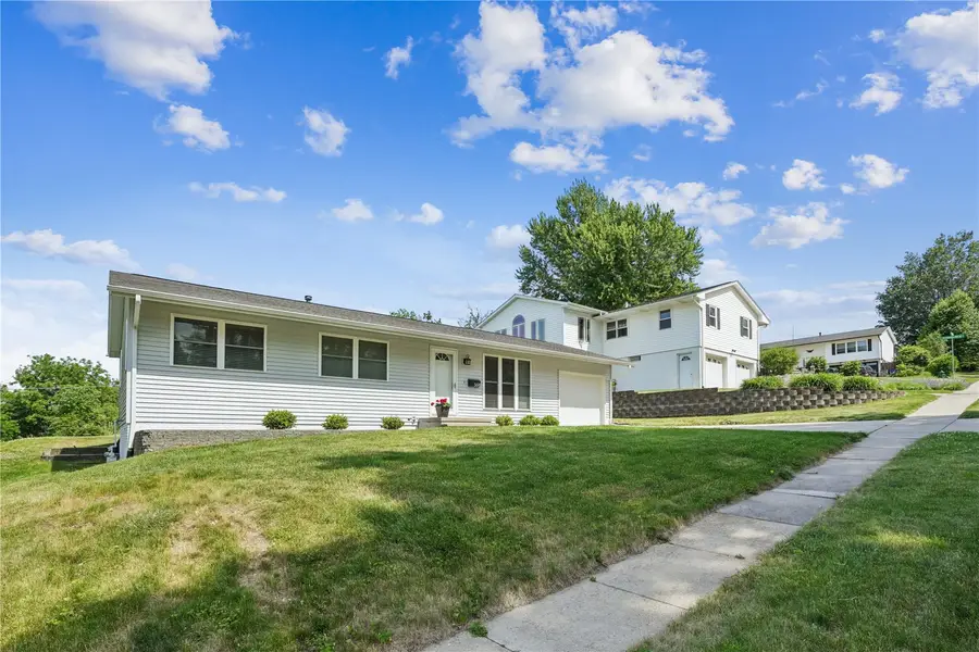 3618 Lynbrook Drive Ne, Cedar Rapids, IA 52402 - #2