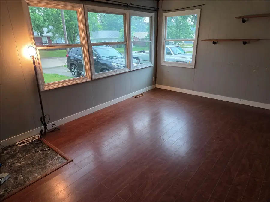 4324 Benton Street Ne, Cedar Rapids, IA 52402 - #2