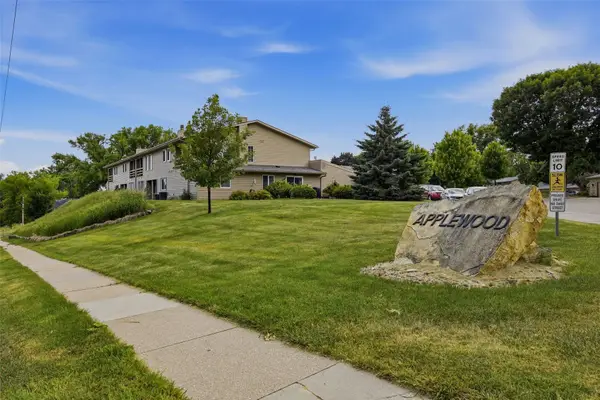 1726 Applewood Place Ne, Cedar Rapids, IA 52402