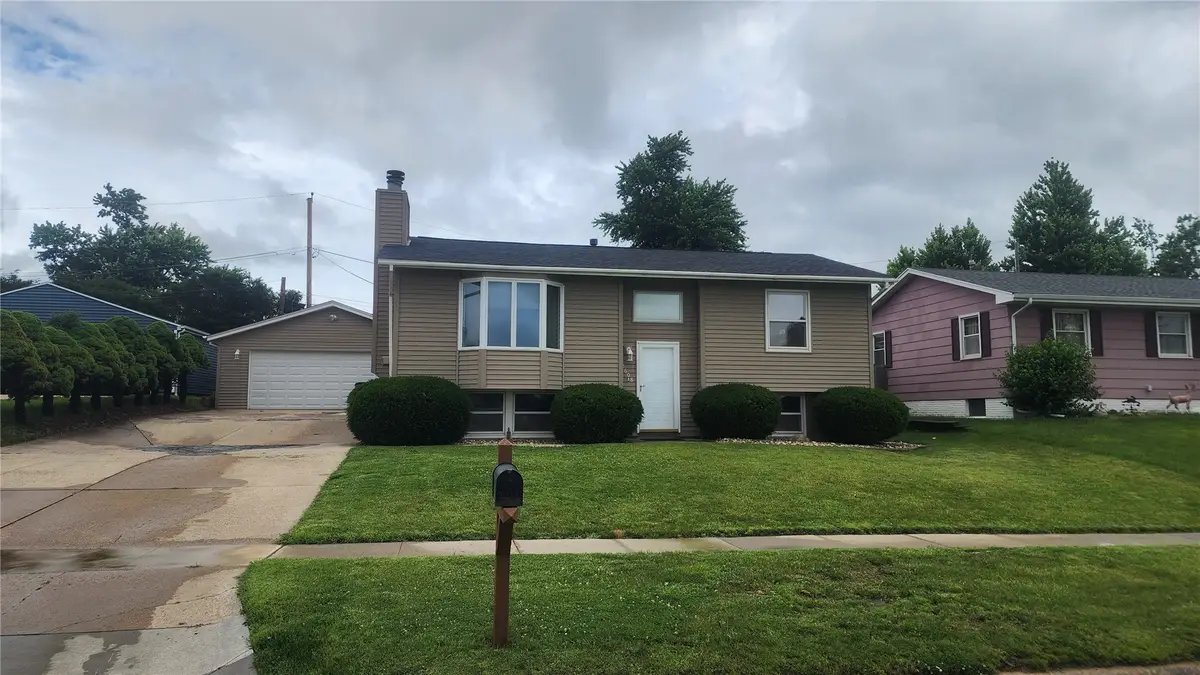 2608 Willow St Sw, Cedar Rapids, IA 52404 - #1